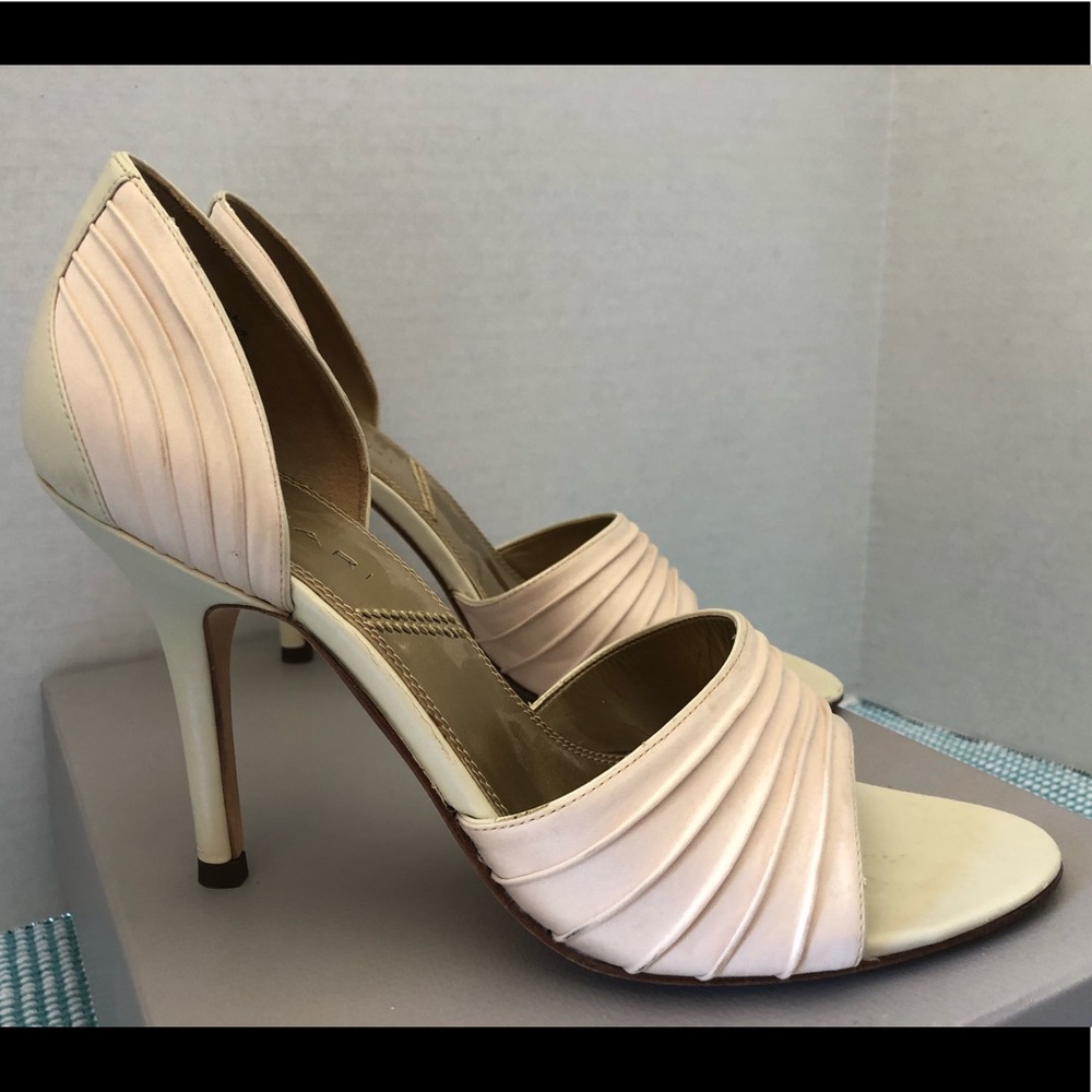 Tahari Cream Heels